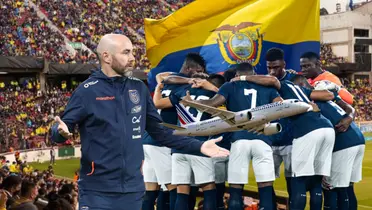 Félix Sánchez sorprendido, Selección Ecuador, avión. Foto tomada de: La Tri/ESPN