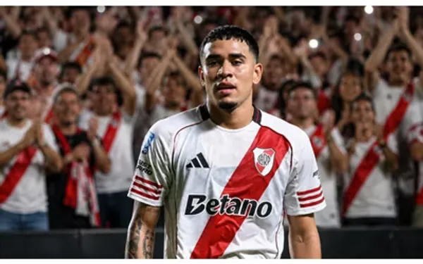 Kendry Páez en River