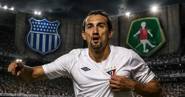 Hernán Barcos con la camiseta de Liga de Quito