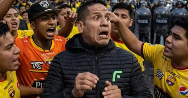 Luis Miguel Delgado e hinchas de Barcelona SC