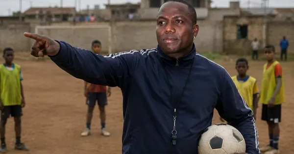 Isaac Mina y unos jóvenes futbolistas