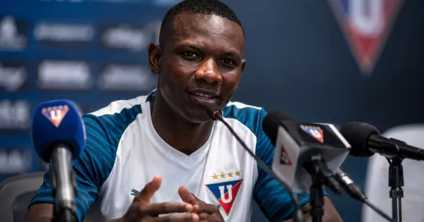 Janner Corozo con la camiseta de Liga