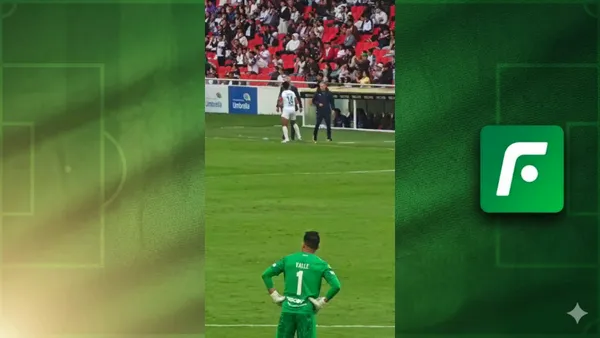 (VIDEO) Un jugador de Liga de Quito se molestó con el gol de Deyverson