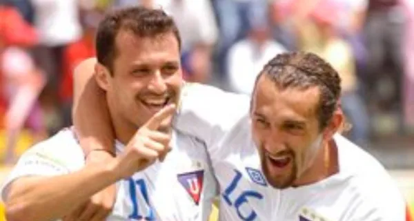 A esto se dedica Ezequiel González, la dupla ideal de Hernán Barcos en Liga de Quito