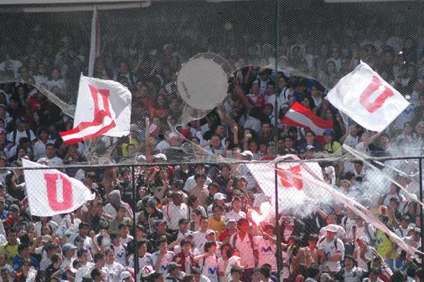 A las afueras del Olímpico Atahualpa