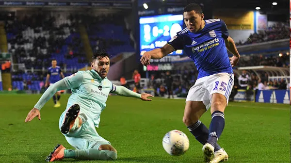 A Montero le entregaron zapatos de su marca patrocinadora