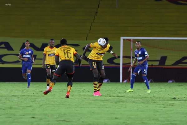 A pocos días de que inicie la Liga Pro, Fabián Bustos debe definir el equipo titular