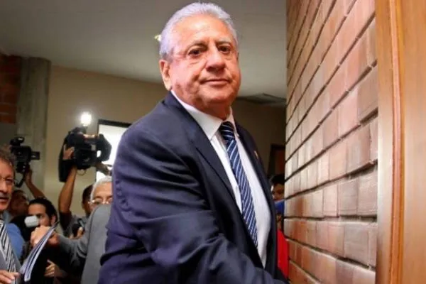 A su salida de la cárcel de Latacunga, esto le gritaron al ex directivo del fútbol ecuatoriano