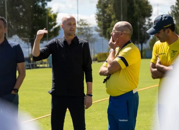 Además de locutar, el holandés tendrá un puesto en un importante diario de dicho país