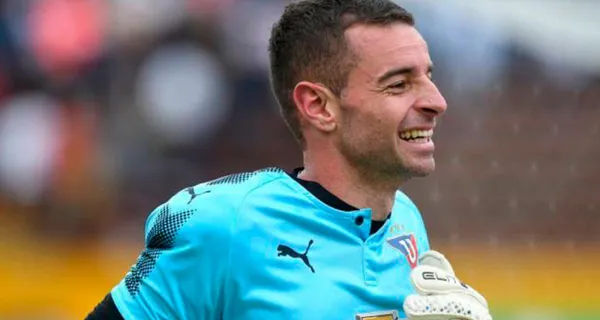 Adrián Gabbarini no tendría asegurado su puesto de titular en Liga de Quito. Mira cómo quiere convencer José Cárdenas para ser titular en el arco