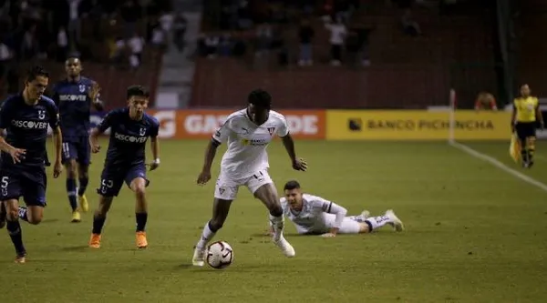 Al final del primer tiempo hubo un encontronazo con árbitro incluido