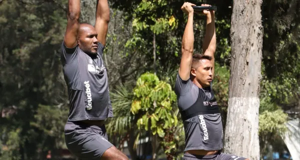 Al jugador ya lo tenían afuera de Liga de Quito pero finalmente sigue entrenando y hasta haciendo goles en el CAR de Pomasqui