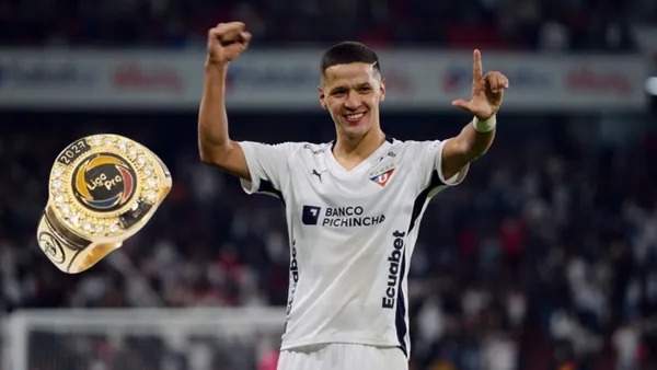 Alex Arce y anillo de la LigaPro / Foto de: El Futbolero Ecuador