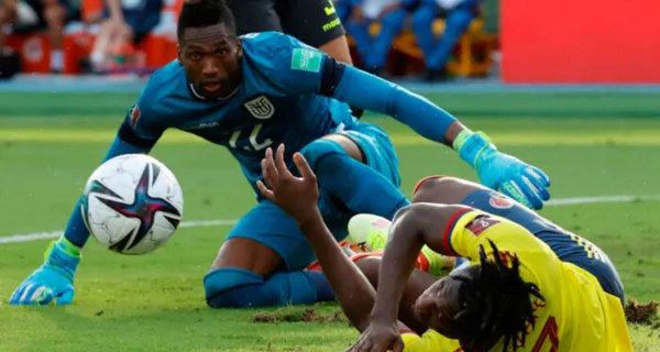 Alexander Domínguez no es un arquero confiable en este momento, ya que en Liga de Quito falla mucho pero no quiere que le pase en la Selección Ecuatoriana