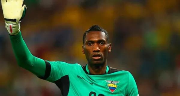 Alexander Domínguez está próximo a terminar su contrato con Vélez y no hubo acuerdo de renovación, por lo que el ecuatoriano baraja varias posibilidades, entre ellas México