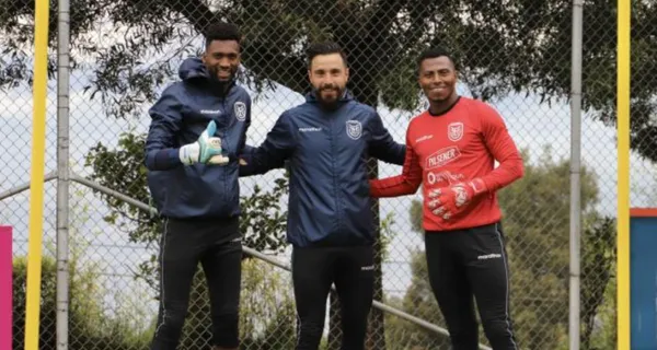 Alexander Domínguez o Hernán Galíndez están pasando por un gran momento en sus clubes lo que les vale para ser llamados a la Selección Ecuatoriana pero ¿Quién debe ser titular?