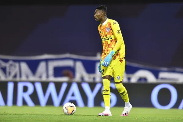 Alexander Domínguez no pasa un buen momento en el vecino país de Argentina