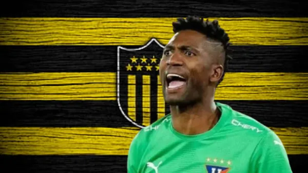 Alexander Domínguez portero de LDU