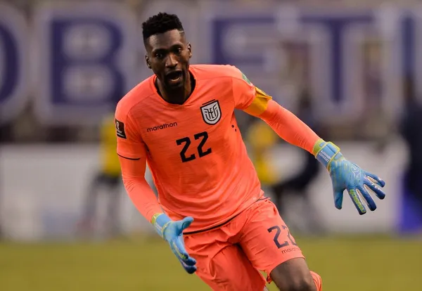 Alexander Domínguez no seguirá en Vélez y su regreso a Ecuador cada vez está más cerca