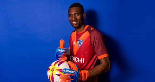 Alexander Domínguez sonó como una posibilidad para llegar a Emelec a mitad de temporada, debido a que termina contrato con Vélez pero se reveló la razón por la que lo descartaron de plano