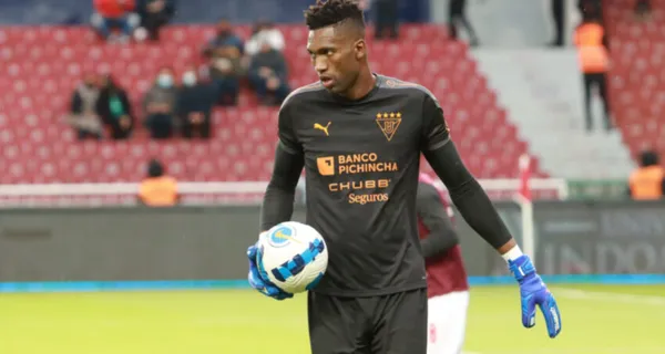 Alexander Dompinguez demostró que tiene mucho por corregir en el partido de Liga de Quito