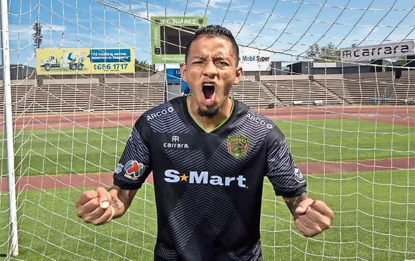 Alfredo Intriago marcó la tercera de su equipo con un golazo de tiro libre