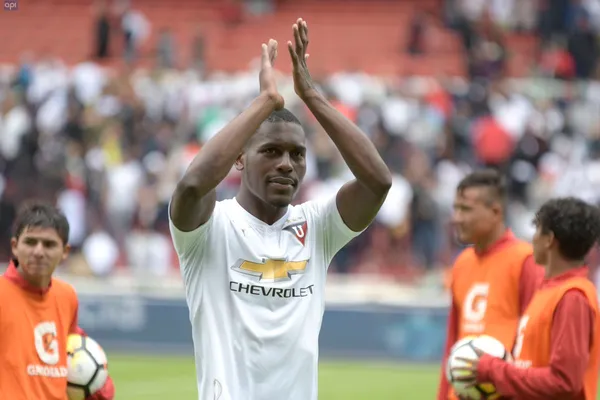 Anderson Ordóñez, defensor de Liga de Quito, salió con molestias en el cotejo que enfrentaron a Aucas en el Gonzalo Pozo Ripalda