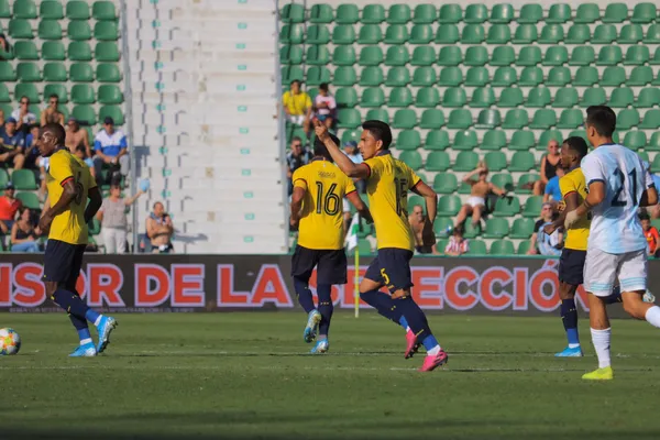 Ángel Mena descontó en el cotejo que Ecuadro cayó ante Argentina, con un golazo de tiro libre