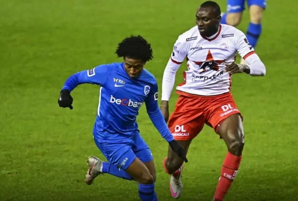 Ángelo Preciado dejo de ser titular en su equipo y habría un motivo en especial