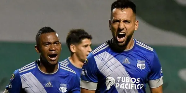 Aníbal Leguizamón estuvo errático en la defensa de Emelec y por la zona derecha recargó el juego Deportes Tolima. Conoce por qué lució frágil el defensor y a punto estuvieron de ganarle a Emelec por sus fallas