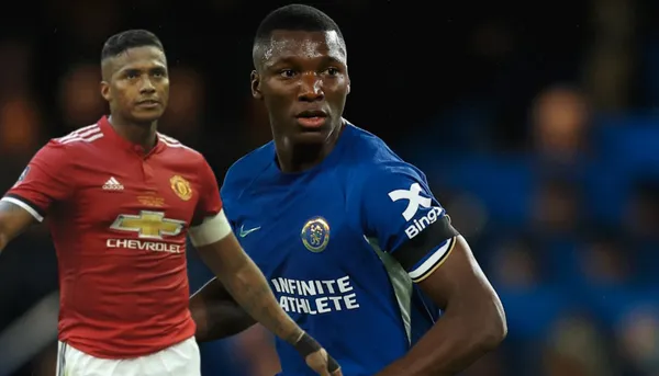 Antonio Valencia, al lado Moisés Caicedo.