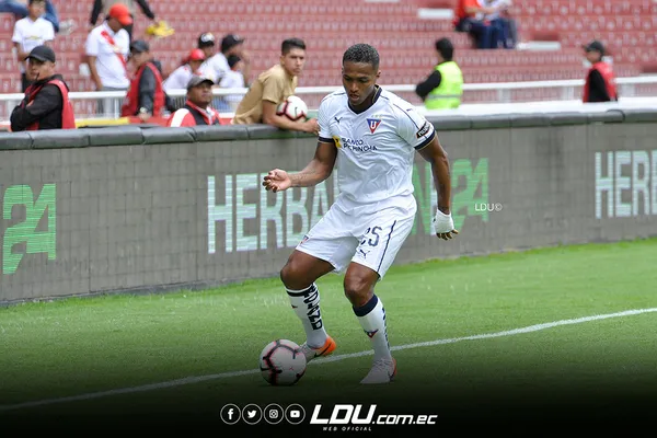 Antonio Valencia no cambiará de posición, adelantándose como extremo por derecha