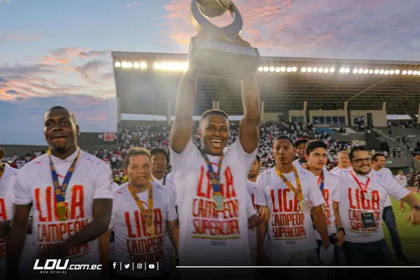 Antonio Valencia decidió dar por terminado su contrato con Liga de Quito y sus compañeros decidieron despedirlo por redes sociales