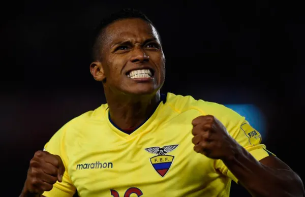 Antonio Valencia no dejó pasar la oportunidad para desearle un cumpleaños a Robert Arboleda