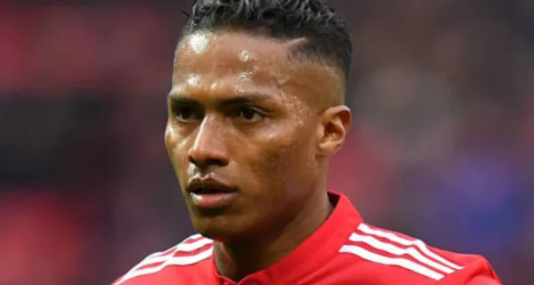 Antonio Valencia dejó una huella imborrable en el Manchester United y con el fichaje de Jadon Sancho, el fichaje más importante y caro de este temporada, no olvidaron al ecuatoriano