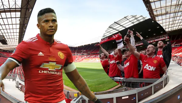 Antonio Valencia e hinchas del Manchester United (Foto tomada de: Wikipedia/San Diego/Manchester United)
