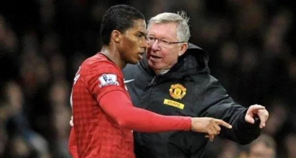 Antonio Valencia está dando sus primeros pasos en el mundo de la dirección técnica y mira cómo le fue