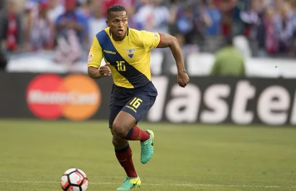 Antonio Valencia está a pocos días de cumplir años y los celebra entrenando