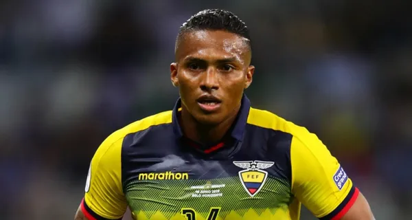 Antonio Valencia estuvo pendiente del partido de Ecuador y criticó el penal no pitado sobre Moisés Caicedo, que pudo cambiar la historia del partido