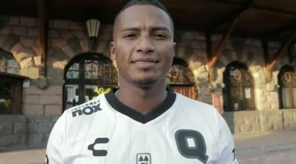 Antonio Valencia fue titular en la derrota del Querétaro