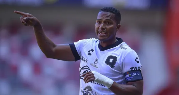 Antonio Valencia ha sido duramente criticado pese a ser un símbolo en el Manchester United, por lo que decidió responder con dureza a los que no le dejan en paz