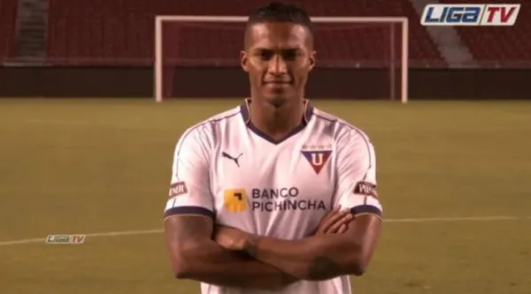 Antonio Valencia llega a los entrenamientos con Liga de Quito en un carro de lujo y con chófer propio