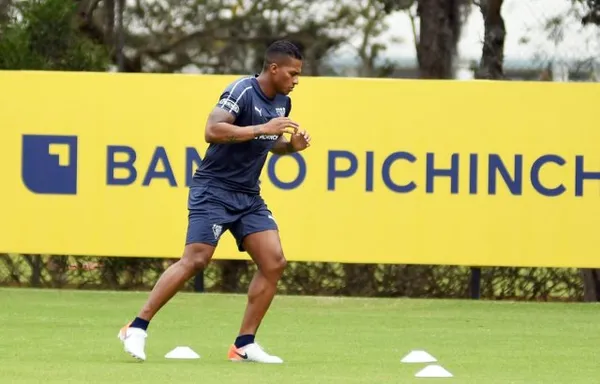 Antonio Valencia entre los mejores fichajes de la Copa Libertadores