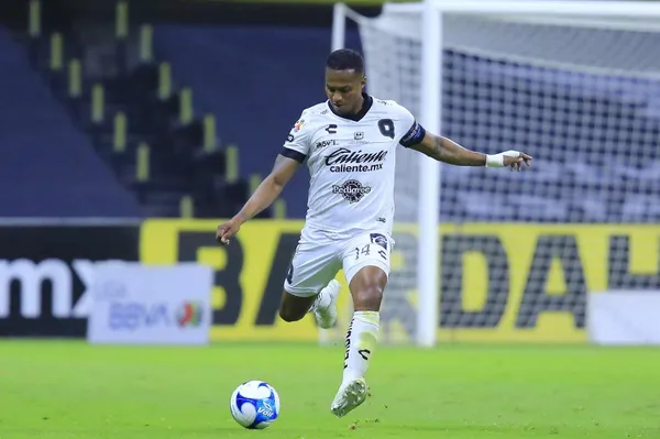 Antonio Valencia recibió su primera tarjeta roja en el Querétaro