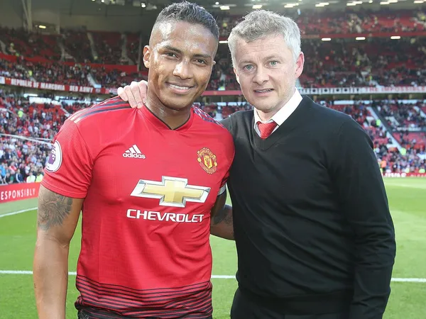 Antonio Valencia recibió un enorme reconocimiento del Manchester United