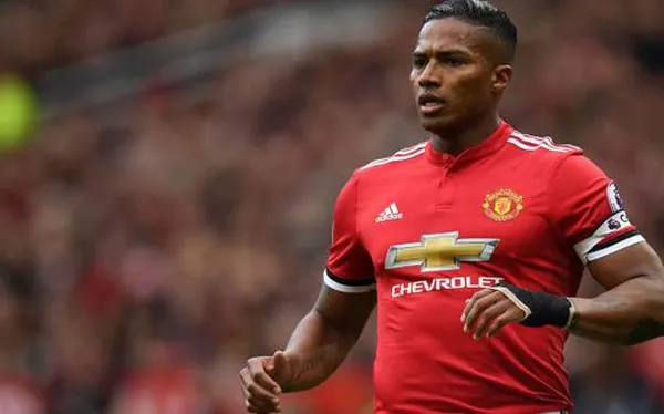 Antonio Valencia reconocido por la prensa inglesa