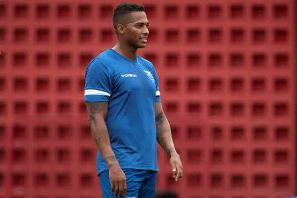 Antonio Valencia se encuentra en busca de equipo y su representante mencionó que tiene una oferta desde Italia ¿será uno de los grandes?