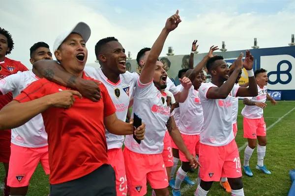 Antonio Valencia se ganó el cariño de la hinchada con su destacada actuación