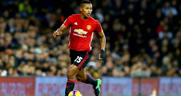 Antonio Valencia sigue enrolado al fútbol y en cada oportunidad que puede tiene contacto con el balón y entrena junto a los más jóvenes