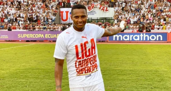 Antonio Valencia sigue teniendo en cuenta a Liga de Quito donde fue muy criticado cuando regreso a Ecuador